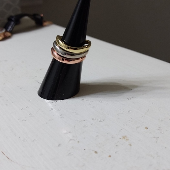 Curved stackable rings - Picture 2 of 3